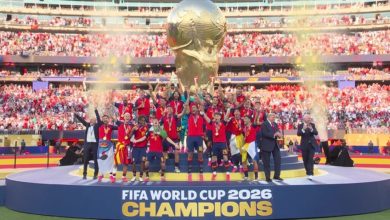 Photo of E dorëzon presidenti i SHBA-së, momenti kur Spanja ngre trofeun e kampionit të Botës