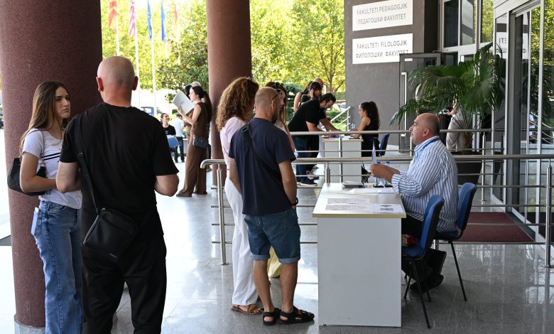 Në Universitetin e Tetovës filloi afati i parë i regjistrimit të studentëve të rinj
