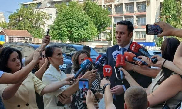 Abdixhiku  Ka afrime me VV në  por kemi distancë për balancën demokratike