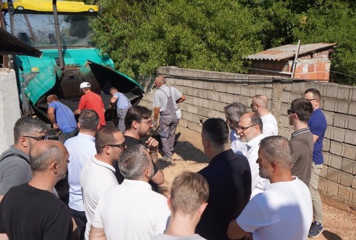Hoxha  Përfundoi projekti në rrugën  Faik Konica  në Dizhon  Ministria vazhdon investimet në infrastrukturën e ujësjellësit dhe kanalizimit në Çair
