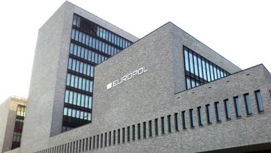 Photo of Europol arreston tre persona në Serbi dhe Gjermani: Rrjet i dyshuar i kontrabandës së emigrantëve