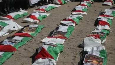 Photo of Gaza, palestinezët mbajnë funeralin për 50 personat e vrarë në sulmet izraelite gjatë gjenocidit