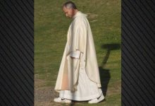 Photo of Papa Leo XIV surprizon botën e modës, “Vanity Fair” e rendit mes 70 personave më elegantë në botë