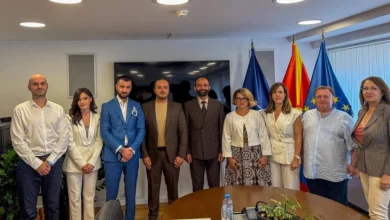 Photo of Ministri Shasivari ua dorëzoi Certifikatat e emërimit noterëve të rinj