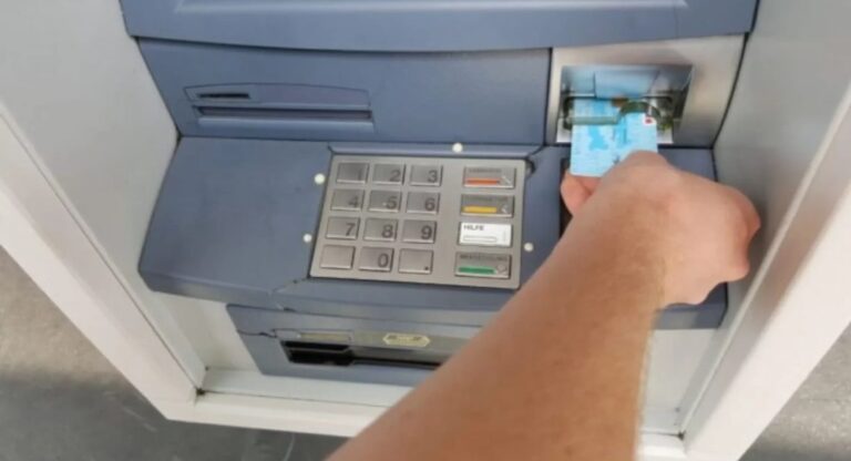 Kërkoi ndihmë për të tërhequr para nga bankomati  35 vjeçari në Shkup mbetet viktimë e grabitjes