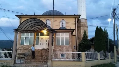 Photo of Xhamia e fshatit Llacë reagon për rastin e “xhenazes” me flamur kombëtar: “Do ta demaskojmë të pavërtetën, nuk luajmë lojën e grupit të Deçanit”