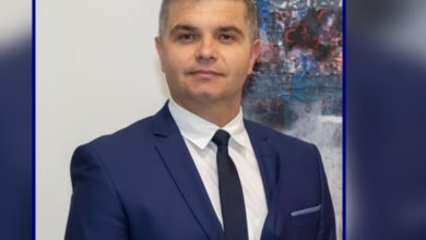 Photo of Drejtori i Agjencisë për Komunitetet, Kitanoviq, e fshiu postimin për Ratko Mlladiqin dhe i kërkoi falje kryeministrit – pretendon se është viktimë e një linçimi politik