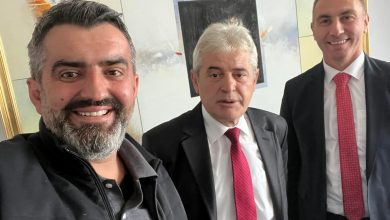 Photo of Spahiu: Disa në mesin tonë… parazitë politikë, që për vite të tëra kanë përfituar nga struktura, nga puna dhe nga njerëzit, sot heshtin pikërisht kur duhet të flasin