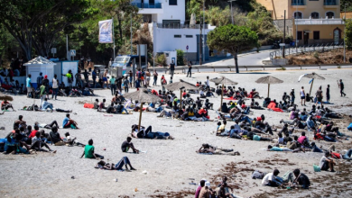 Photo of Ceuta në gjendje të rënduar, mijëra persona mbeten aty pas dyndjes në kufi