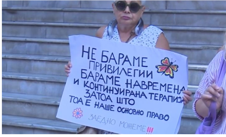Pacientët me kancer kërkojnë terapi  jo privilegje  Ministria premton zgjidhje  klinika thotë se problemi po tejkalohet