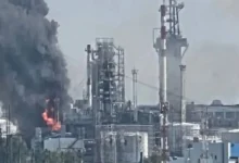 Photo of Ukraina godet zemrën e naftës, dronët ukrainas godasin rafinerinë e Kirishit dhe bazën ajrore të Jejskut