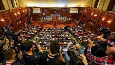 Photo of Intelektualët e Kosovës thyejnë heshtjen me thirrje publike: Republika nuk mund të mbahet peng nga interesat partiake