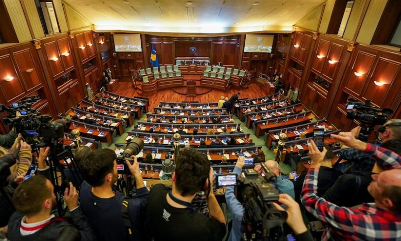 Intelektualët e Kosovës thyejnë heshtjen me thirrje publike  Republika nuk mund të mbahet peng nga interesat partiake