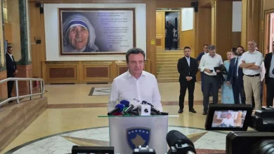 Photo of Kurti: Nëse hedhja me vezë është çmimi që duhet ta paguaj për t’u takuar dhe për marrëveshje, jam i lumtur ta bëj këtë