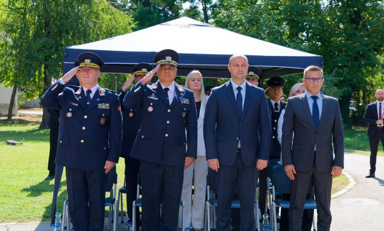 Misajllovski  U përkulemi luftëtarëve të cilët dhanë jetën për Maqedoninë e lirë dhe të pavarur