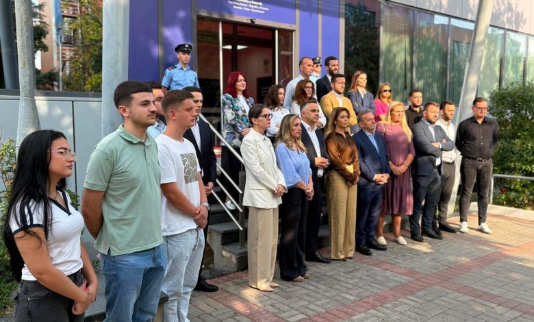 Opozita dhe studentët protestojnë para Qeverisë  Kosova është në krizë