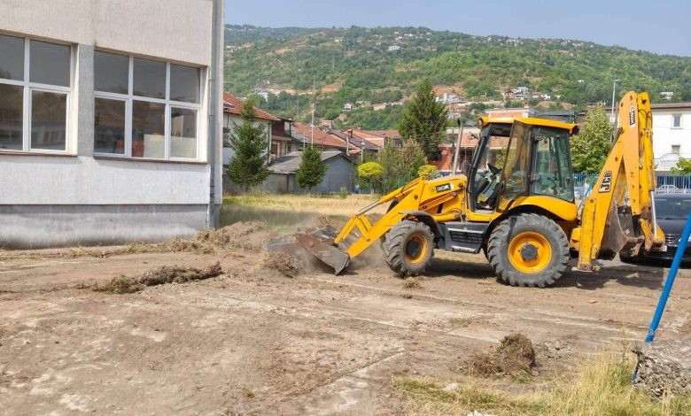 Kasami  Dje premtim  sot punë  nisin punimet për terrenet multifunksionale sportive në Gjimnazin e Tetovës