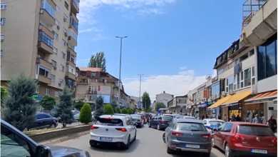 Photo of Në mes të kaosit të trafikut, Tetova mbetet pa dy karrotrecë! Kasami fajëson mungesën e policëve, SPB thotë se kishte angazhuar 4 policë