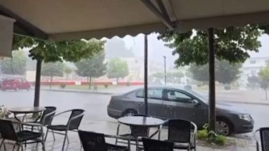 Photo of Moti i keq përfshin jugun e Shqipërisë, reshje të dendura dhe breshër në Sarandë dhe Delvinë
