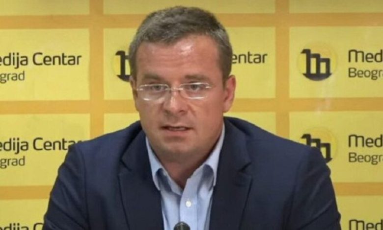  Ty ose djalin tënd në BIA   Vuçiq premton punësim gjatë fushatës   avokati serb alarmon për keqpërdorim