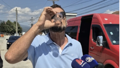 Photo of Ndalohet uji për pije në 4 fshatra të Tetovës! Kryetari i Bashkësisë Lokale i sfidon, pi ujë para kamerës