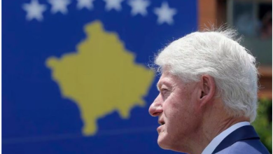 Photo of Bill Clinton mbush 80 vjeç, nga një fëmijëri e vështirë te Shtëpia e Bardhë! Rrugëtimi i ish-presidentit amerikan