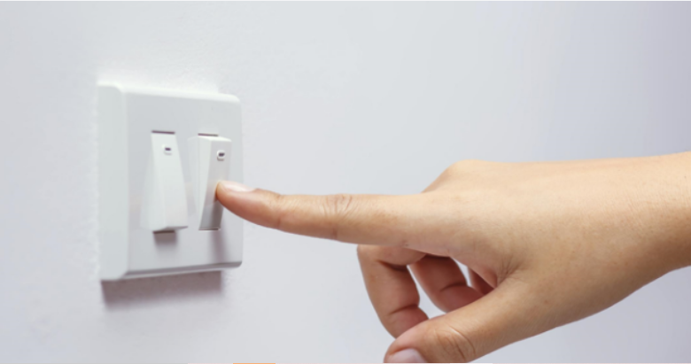 menyrat-me-te-mira-per-te-kursyer-energjine-elektrike-ne-shtepi