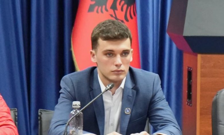 Ylli Paçuku  Duam një politikë ku kritika pranohet edhe kur gabon i yti