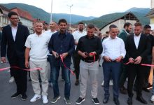 Photo of Kasami promovon rrugën e re në Xhepçisht: Investim me ujësjellës, kanalizim dhe asfalt