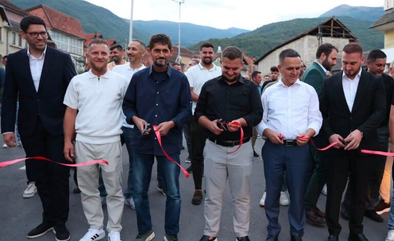 Kasami promovon rrugën e re në Xhepçisht  Investim me ujësjellës  kanalizim dhe asfalt