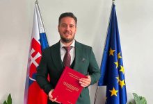 Photo of Një ëndërr e djaloshit nga Gostivari u bë realitet, doktoroi në Universitetin e Bratislavës