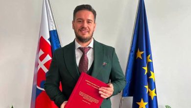 Photo of Një ëndërr e djaloshit nga Gostivari u bë realitet, doktoroi në Universitetin e Bratislavës