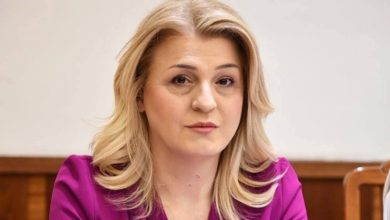 Photo of Reagon Toska: Turp t’u vijë, drejtoreshë dhe shumicë shqiptare, mbyllni paralele shqipe!