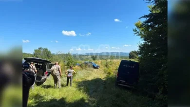 Photo of Ekipet e Policisë së Kosovës, EULEX-it dhe IML-së në Jabukë të Zubin Potokut, ku dyshohet për një varrezë masive.