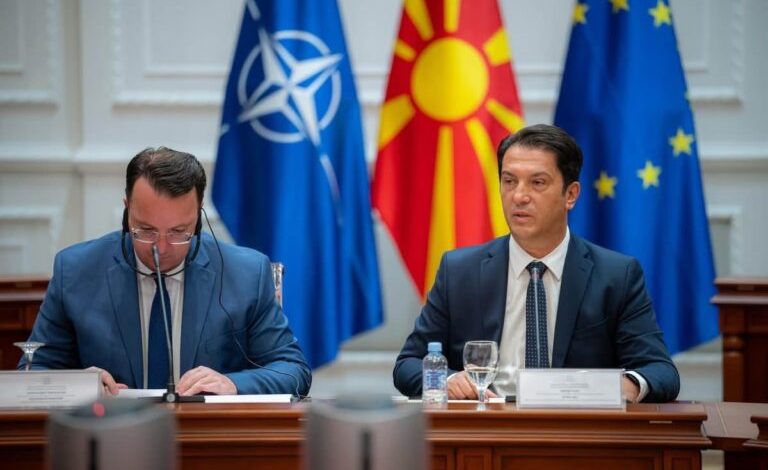 Bekim Sali në seancë solemne të qeverisë  Marrëveshja e Ohrit  përgjegjësi për të ardhmen europiane të vendit