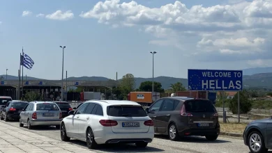 Photo of Doganierët grekë sekuestruan mbi një mijë shishe freon të paligjshëm, 296 u zbuluan në një kamion nga Maqedonia