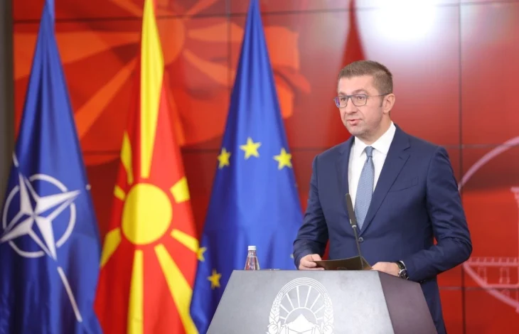 Mickoski në Dibër në ndarjen e banesave për kategoritë e qytetarëve në nevojë sociale