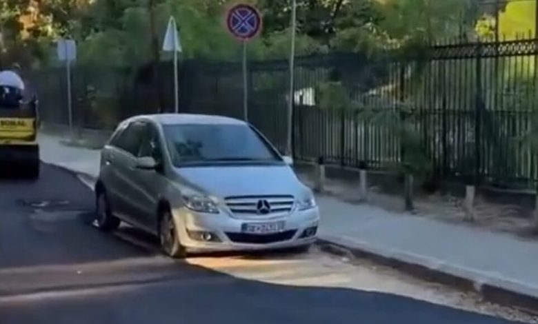 Ndodh në Karposh të Shkupit  S e largon veturën  puntorët detyrohen të asfalltojnë përreth