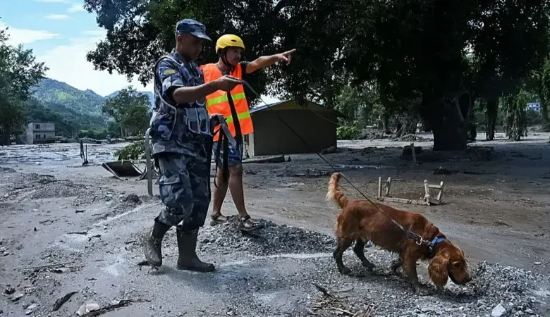 Nepali nën ujë  Mbi 350 viktima e qindra të zhdukur pas shembjes së akullnajës