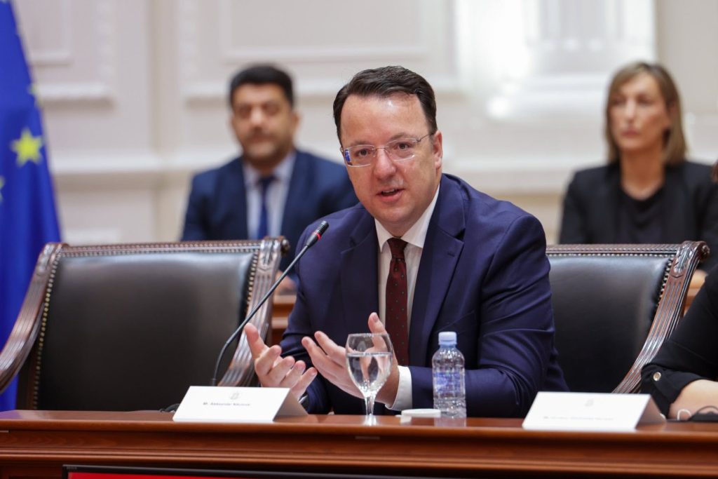 Nikolloski  Presim që Bullgaria t i dorëzojë të kërkuarit me urdhërarrest