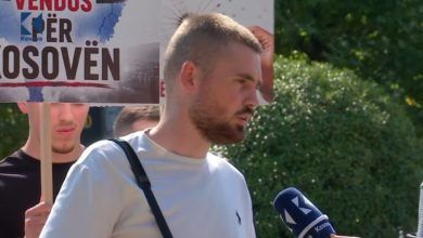 Photo of Protestë para Kuvendit kundër dhënies së shtetësisë për serbët: “S’ka pazare me shtetësi”