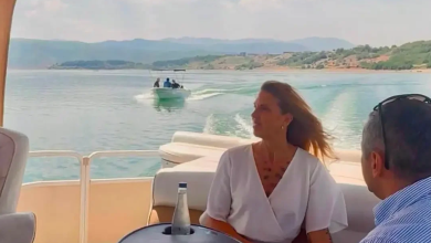 Photo of U.d. ambasadorja amerikane në Dibër, shijon Liqenin dhe bukuritë e qytetit! Varnes takoi kryetarin Mela dhe komunitetin e biznesit