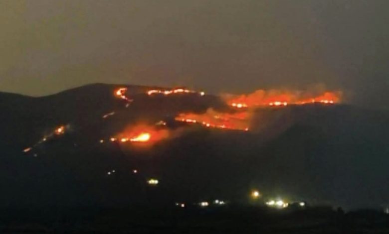 Zjarr mbi fshatin Bojanë  në terren ekipet e zjarrfikësve