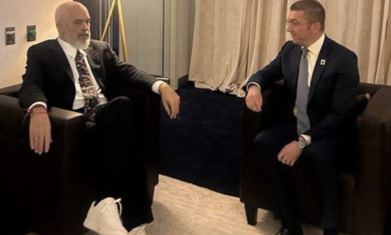 Rama për manifestimin e VMRO së në Pustec  Cirku i nacional folklorizmit ballkanik