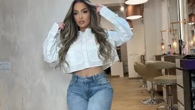 Photo of Mes dritave të kuqe, Adelina Berisha vjen “hot” me një pozë që flet vetë