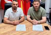 Photo of Shkarkohet Bedri Gjureci, Adrian Jakupi emërohet drejtor i shkollës së mesme “Saraj”