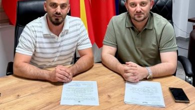 Photo of Shkarkohet Bedri Gjureci, Adrian Jakupi emërohet drejtor i shkollës së mesme “Saraj”