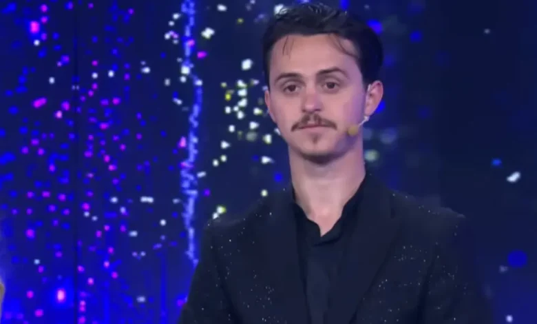 Shkak fama  Akili godet personazhet e  Andale 