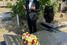 Photo of Kryetari i PDSH-së, Menduh Thaçi, bëri homazhe në përvjetorin e ndarjes nga jeta të Arben Xhaferit