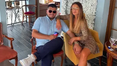 Photo of Momente romantike në jaht: Ermal Fejzullahu dhe Ariana shijojnë pushimet e tyre